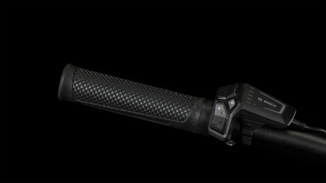 Cube Reaction Hybrid Pro 750 flashwhite´n´black 2023 kolo